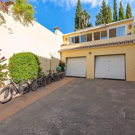 Getaway In Roca Hostel Estepona