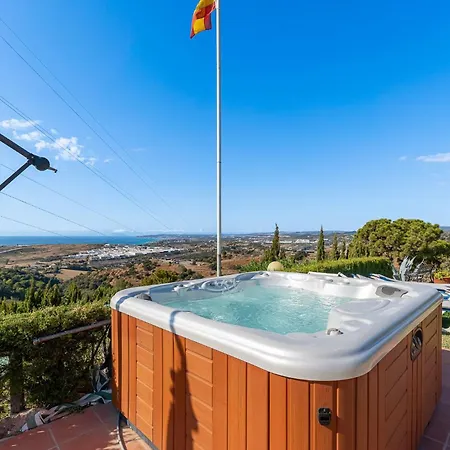 Hostel Getaway In Roca Estepona