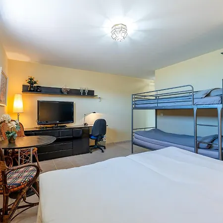 Getaway In Roca Hostel Εστεπόνα